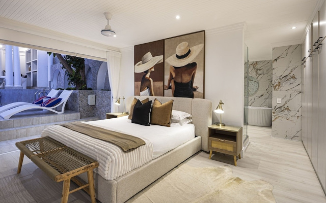 YOLO Spaces - Clifton Petite Villa