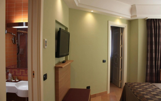 Artemis Hotel