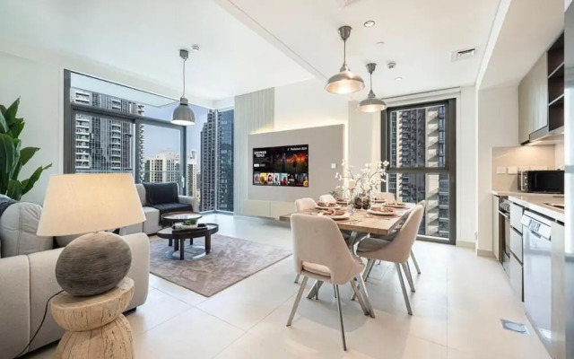 Burj Crown Lux Apartment by Dubai Mall