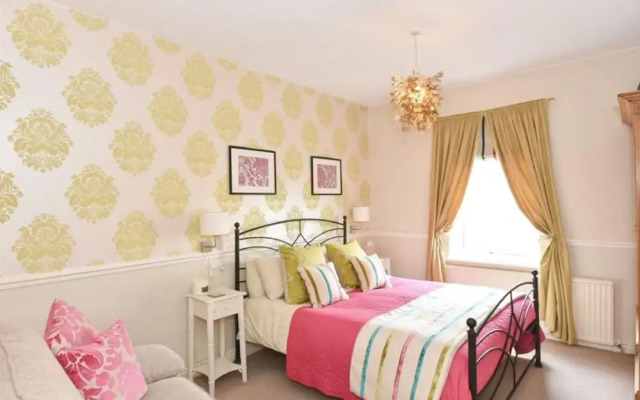 Hollies Guest House