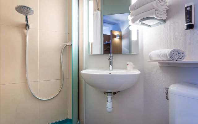 B&B Hotel Chartres Le Coudray