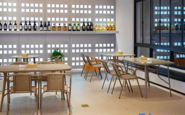 Zixing City Dongjiang Lake Xiuliu youth homestay