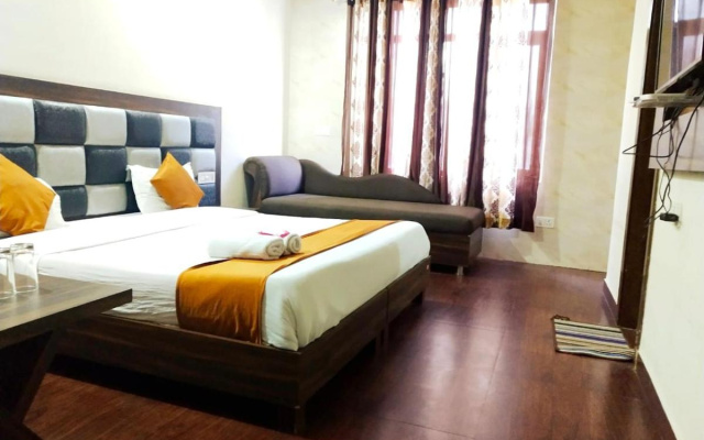 OYO 10318 Hotel Sukhman Residency