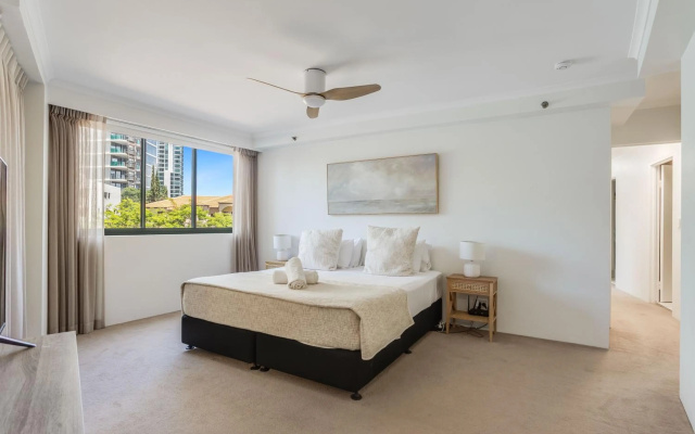 The Meriton on Main Beach – Guest Rooms – Gold Coast