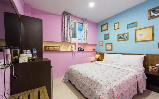 Sunrise Champs Hostel