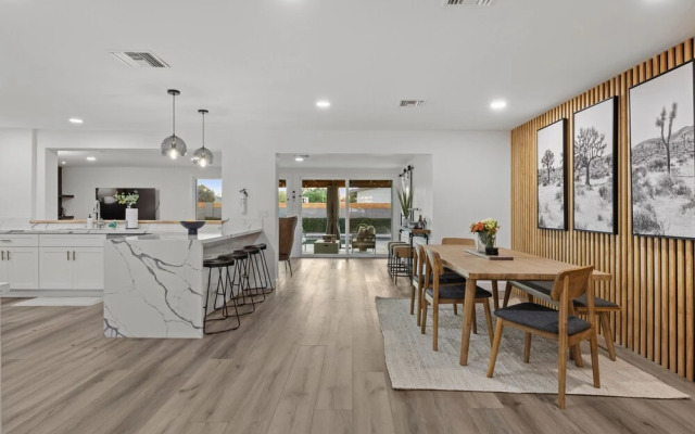 Desert Dreaming Deluxe Retreat w Pool Putt