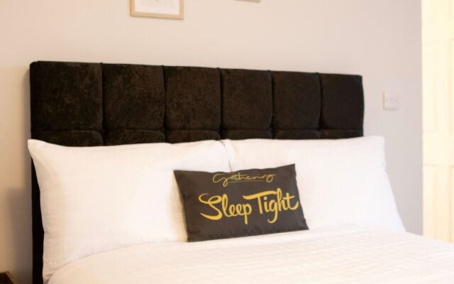 The Sailing Club - 6 Bedroom Hot Tub Town Centre