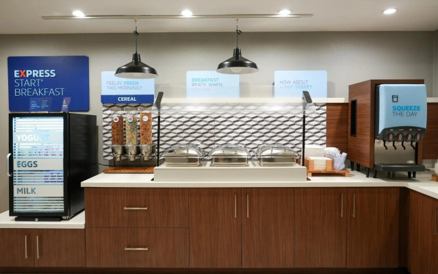 Holiday Inn Express & Suites Dallas Southwest-Cedar Hill by IHG