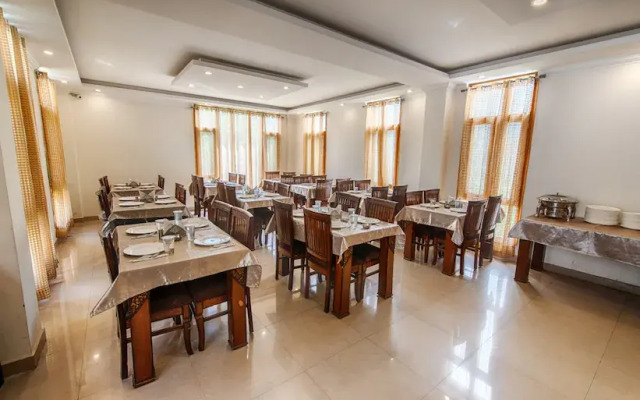 Hotel Aakash Regency