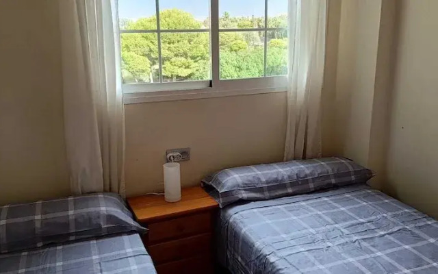 Lovely 2 Bedroom, 2 Bathroom Apartment With Pool