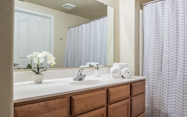1 BR Apt with Parking by Frontdesk