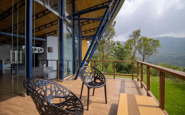 SaffronStays Solasta, Mulshi - Infinity Pool Villa with Mulshi DAM Views