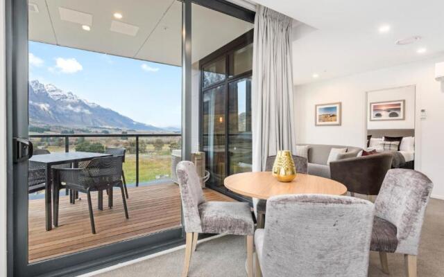 Remarkables Garden Apartment 305