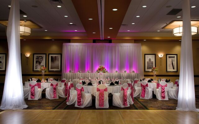 Embassy Suites by Hilton Kansas City International Airport