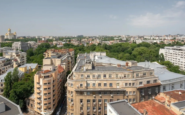 Views of all the Palaces 2BR Stunner