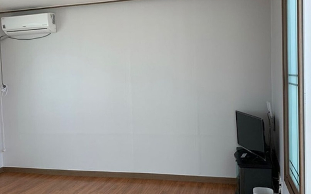 Aewol Neoreunmadang Unshared House