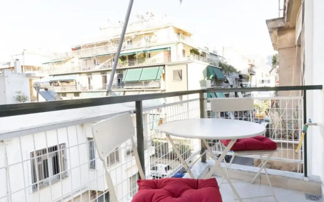 Wonderful Central Athens 2 Bedroom 2 Bath Sleeps 8