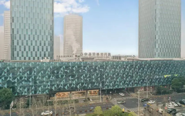 Ji Hotel Jiaxing Shimao Center