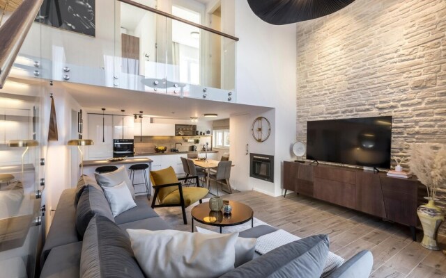 Amazing Home in Supetar With Jacuzzi, Wifi and 2 Bedrooms