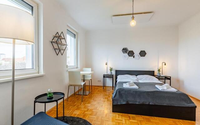 New with a View - Modern Studio