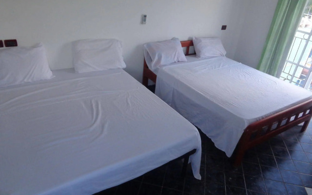 RIG Hostel Boca Chica Back Packer