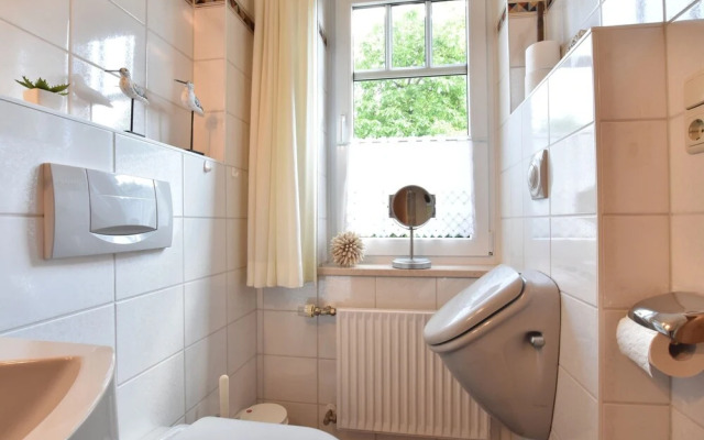 Comfy Apartment in Kröpelin near Sea Beach