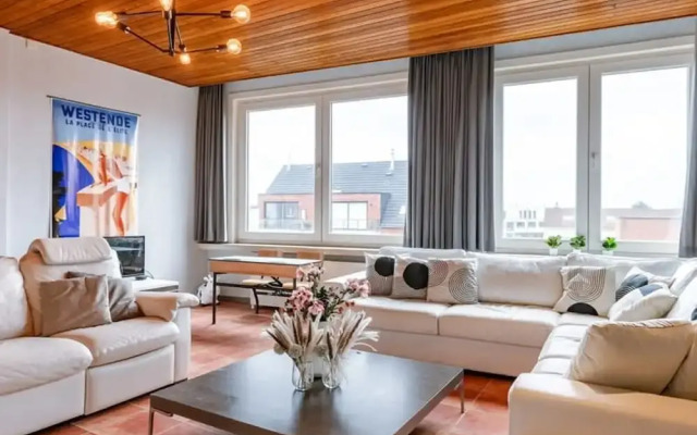 Spacious Vacation Home for 12 Guests in Westende