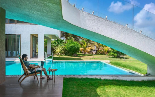 Saffron Stays Gardenia