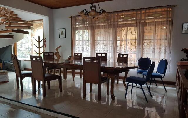 OYO 90017 Villa Mawar Asri Syariah