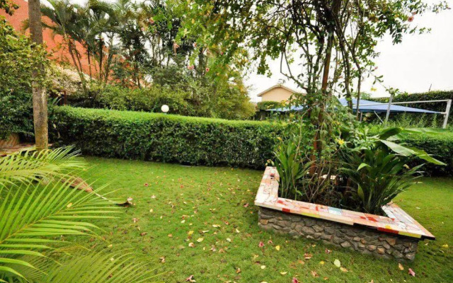 Jeromes Gardens And Suites