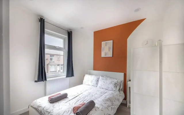 3bedroom 2 Bathroom House-free Parking 5 Beds