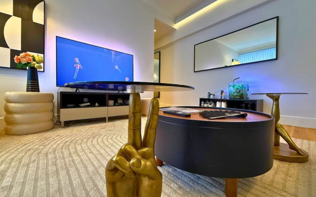 Cosy Mayfair Hideout on Prestigious Street