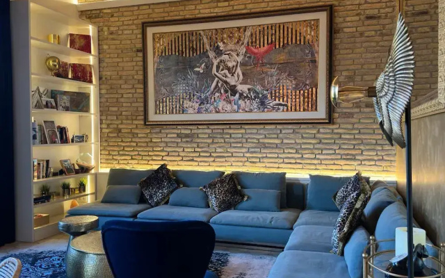 The Avenue 2BR Luxury Unit in Diagonal Ave