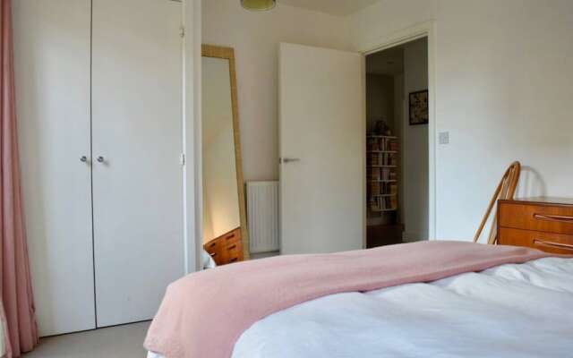 Colourful 1 Bedroom Flat in Haggerston