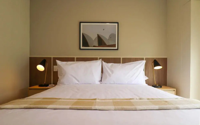 w Comfy 2BR w Modern Balcony Near Kennedy Park
