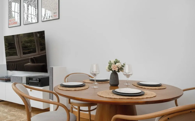 Retro Apartment in Wroclaw by Renters