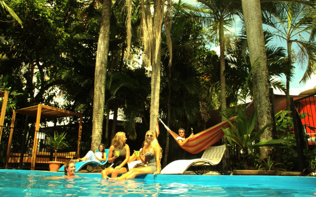 Mad Monkey Backpackers Central