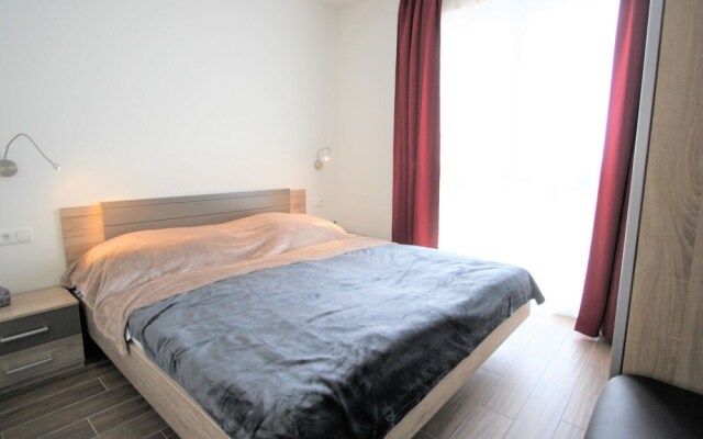 Contemporary Apartment With Ski Storage, Parking, Heating