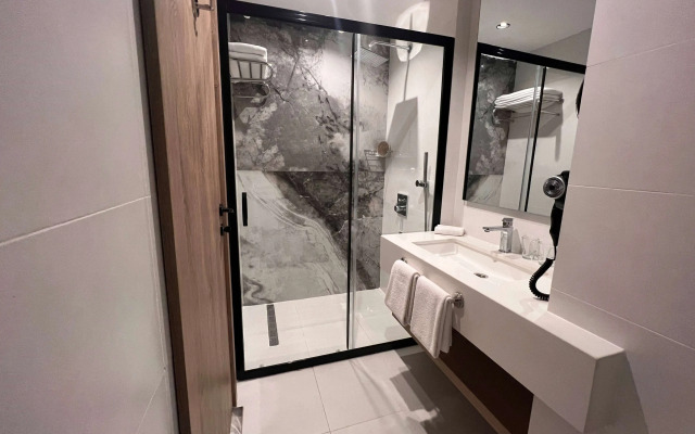 Ramada Plaza By Wyndham Batman