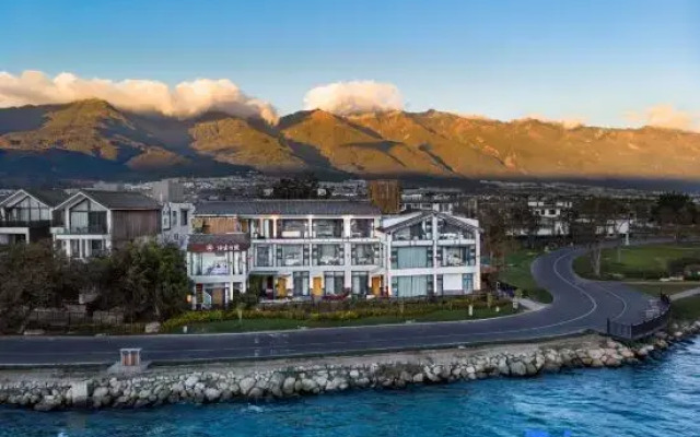 Heirloom Courtyard Erhai Hotel