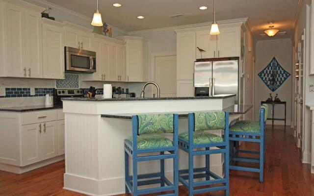 Nexta C by Oak Island Accommodations