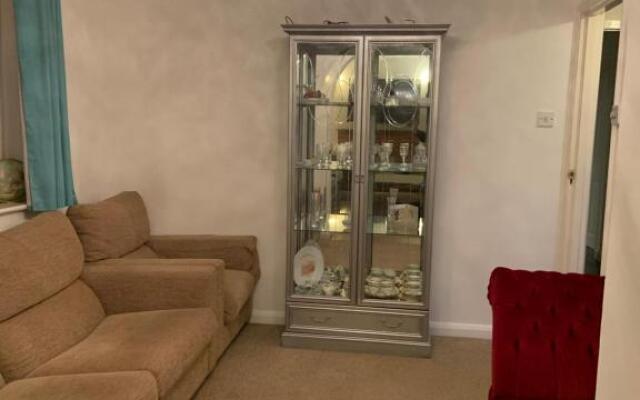 Captivating Bungalow With Garden in High Wycombe