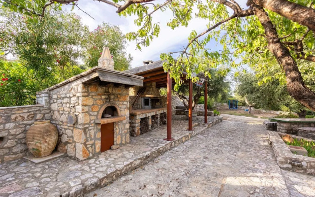 Stone Farmhouse in Groves - Sea Mountain Views