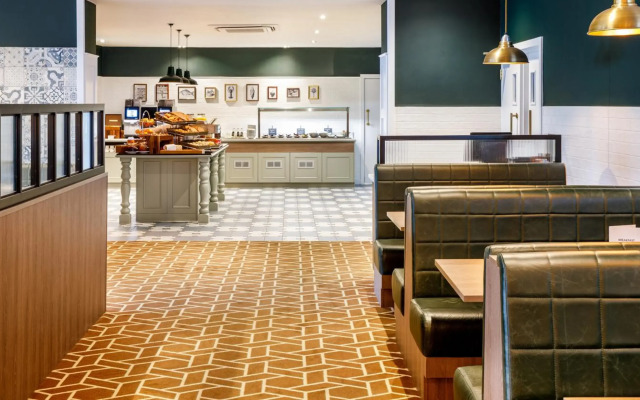 Crowne Plaza Manchester Airport by IHG