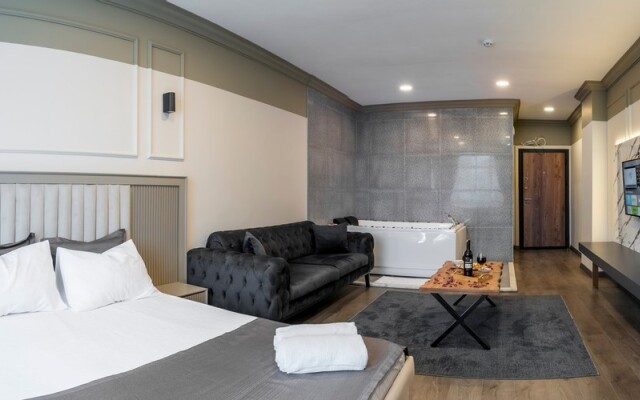 Arena Luxury Hotel Suites