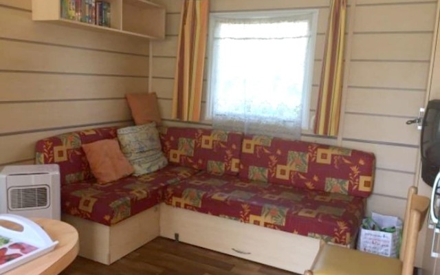 Bungalow with 2 Bedrooms in Fréjus, with Shared Pool, Furnished Terrace And Wifi - 2 Km From the Beach