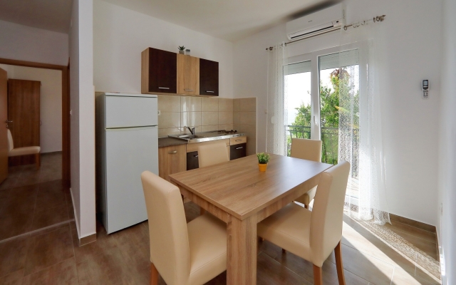 Apartment Aleksandra - 10 m from sea: A6 Bibinje, Zadar riviera