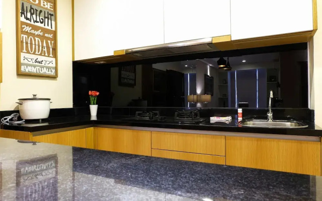 Direct Pool Access Lavenue Apartment