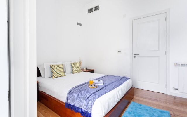 ALTIDO Splendid 2BR Apt w/ parking&balcony, 10mins to Praça do Comércio