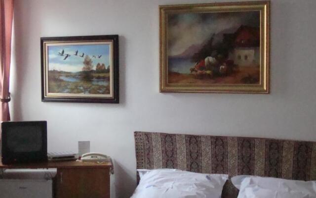 Lévai Hotel